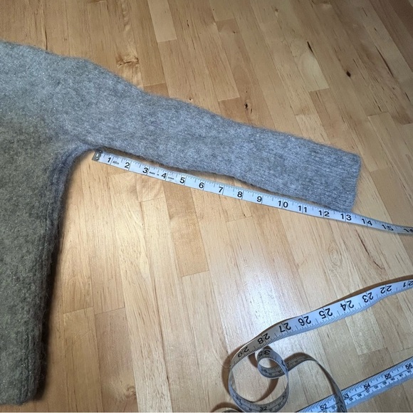 Nordstrom Fuzzy Textured Alpaca Blend Sparkly Gray V-Neck Sweater - Picture 10 of 10